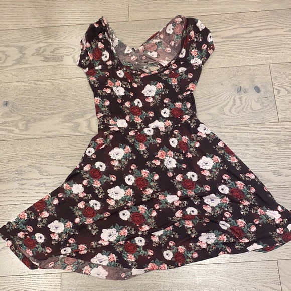 Open back floral sundress - Picture 2 of 2
